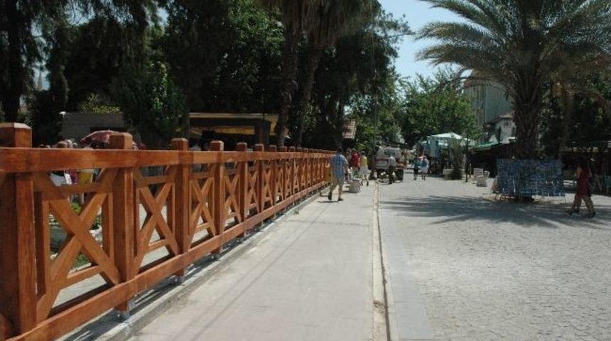 Noel Baba M&uuml;zesine "&ccedil;it Makyajı" Yapıldı