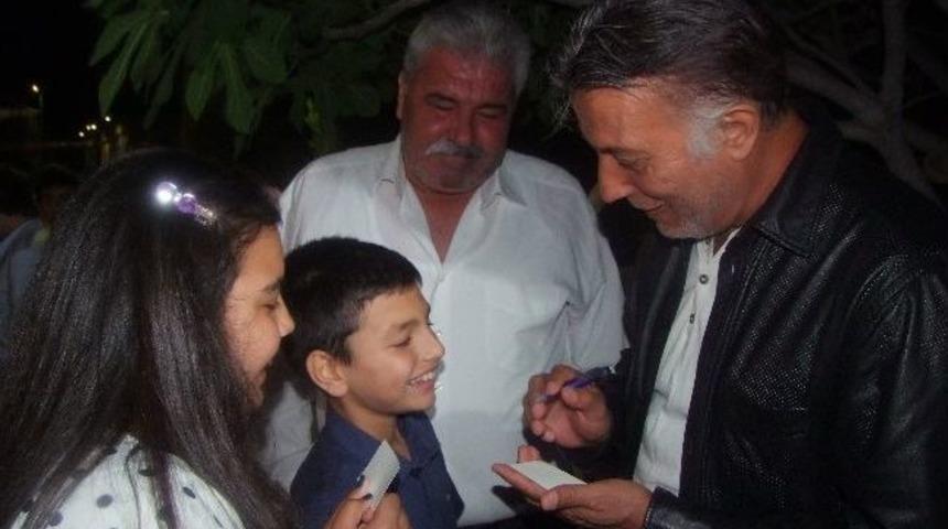 Bulut Aras S&ouml;ke&rsquo;de Yakın Dostlarını Ziyaret Etti