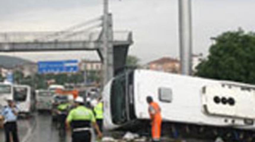 İş&ccedil;i servisi takla attı: 22 yaralı