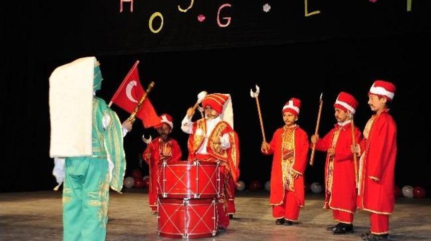 Miniklerin &ldquo;okuma Şenliği" Renkli G&ouml;r&uuml;nt&uuml;ler Oluşturdu