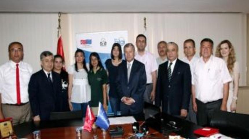 Ab &Ouml;yk&uuml; Yarışması&rsquo;nda Dereceye Giren &Ouml;ğrenciler &Ouml;d&uuml;llendirildi