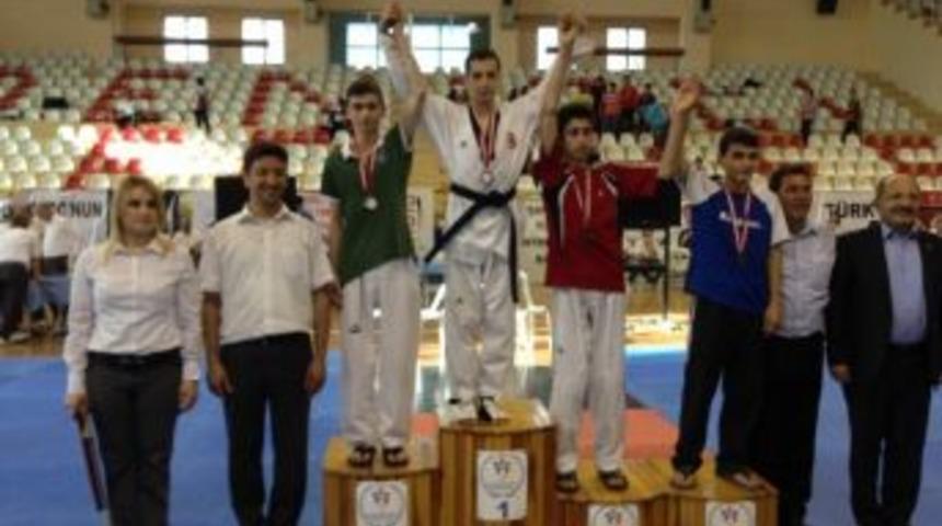 Şahinbey Belediye Sporlu Tekvandocu, T&uuml;rkiye Birincisi Oldu