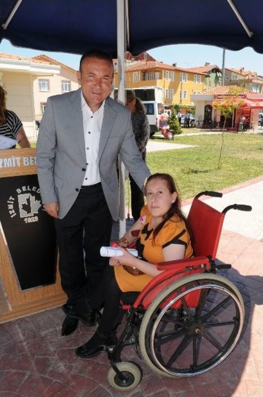 İzmek&rsquo;ten 4 Yılda 40 Bin Kişi Mezun Oldu