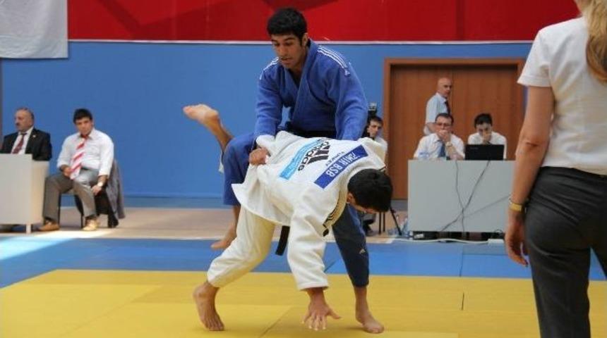 Kağıtsporlu Judocular Galatasaray İle &Ccedil;ekişiyor