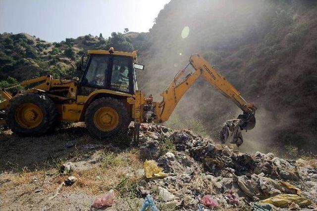Aydın Belediyesi K&ouml;ylerdeki &Ccedil;&ouml;p Havzalarını Temizliyor 1