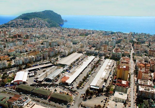 Alanya Hal'i 250 Çeşit Ürünüyle Turizme Hizmet Ediyor