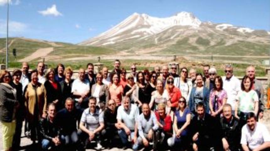 Lise Arkadaşları 34 Yıl Sonra Hasret Giderdi
