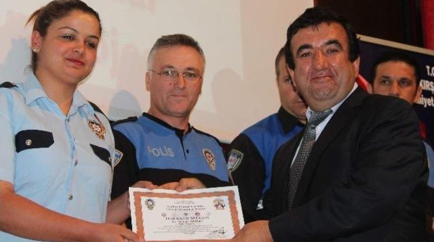 Trafikte Eğitimli &Ccedil;ocuklar G&uuml;venli Yolculuklar Projesinin Kapanış Ve &Ouml;d&uuml;l T&ouml;reni Yapıldı