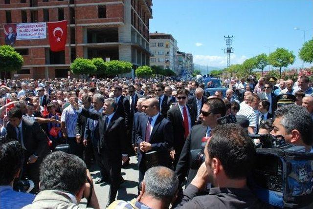 Cumhurbaşkanı Abdullah Gül’e Of’ta Yoğun Sevgi Gösterisi