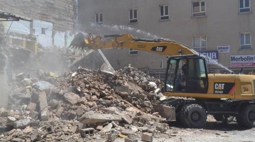 Karakol İ&ccedil;in Sokak Genişletiliyor