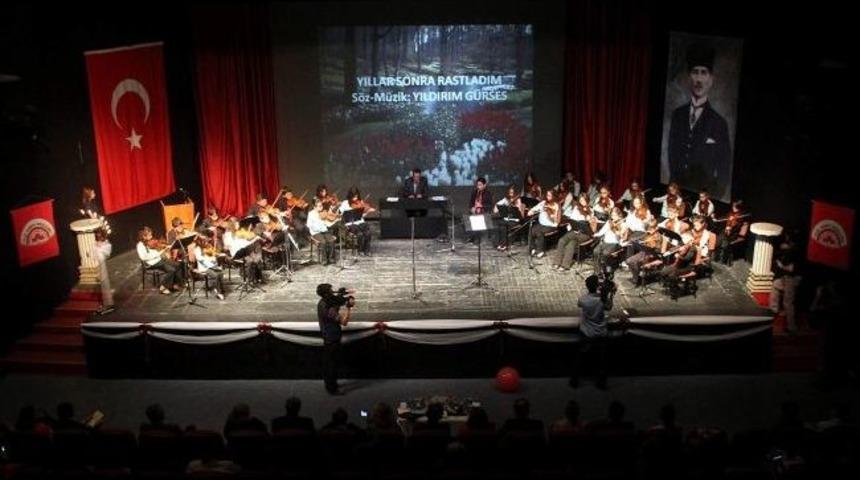 Ortaokul &Ouml;ğrencilerinden Orkestra Konseri