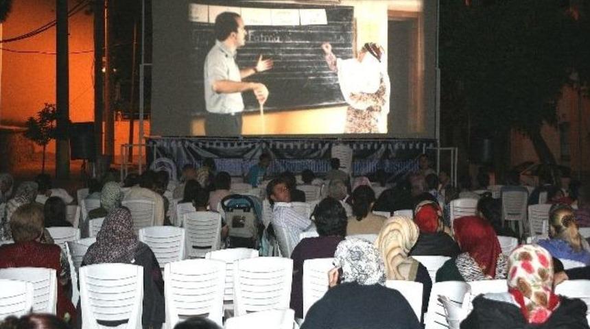 Sel&ccedil;uk'ta A&ccedil;ık Havada Sinema Keyfi