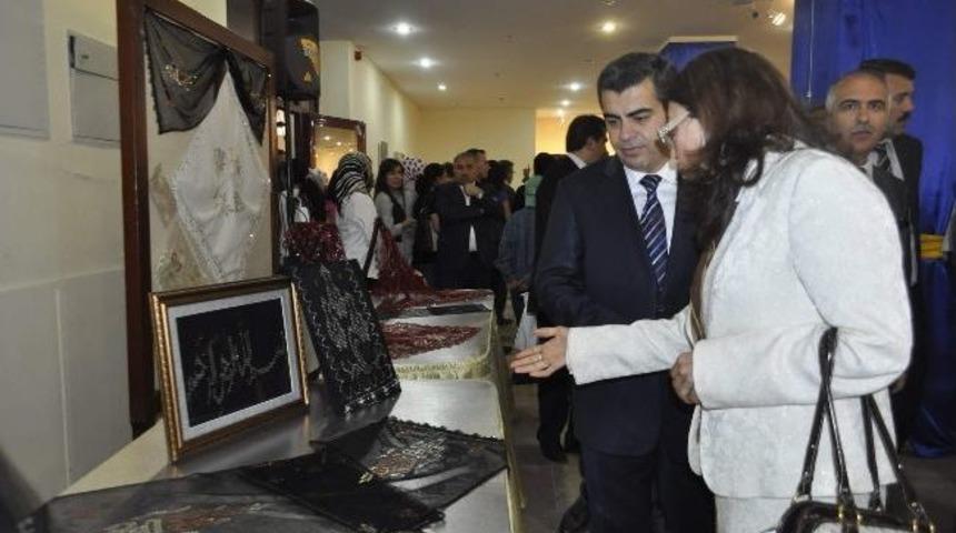 İl &Uuml;lt&uuml;r Ve Turizm M&uuml;d&uuml;rl&uuml;ğ&uuml;'n&uuml;n D&uuml;zenlediği El Sanatları Sergisi A&ccedil;ıldı