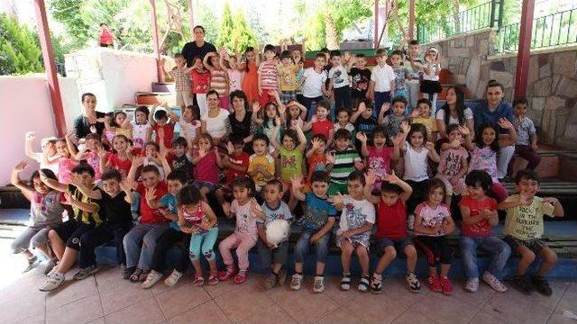 Miniklerin Yıl Sonu Eğlencesi 1