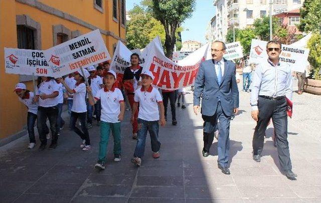 Çocuklar “çocuk İşçiliğine Hayır