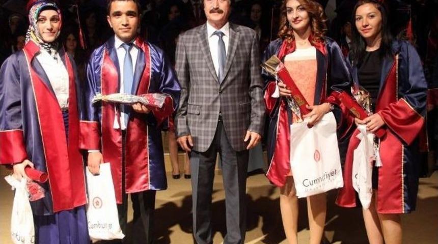 C&uuml; Eğitim Fak&uuml;ltesi Mezuniyet T&ouml;reni D&uuml;zenlendi