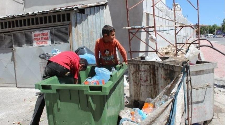 Ge&ccedil;imlerini &Ccedil;&ouml;pl&uuml;kten Sağlıyorlar