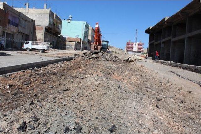 Şanlıurfa’da Yol Çalışmalarına Devam Ediliyor