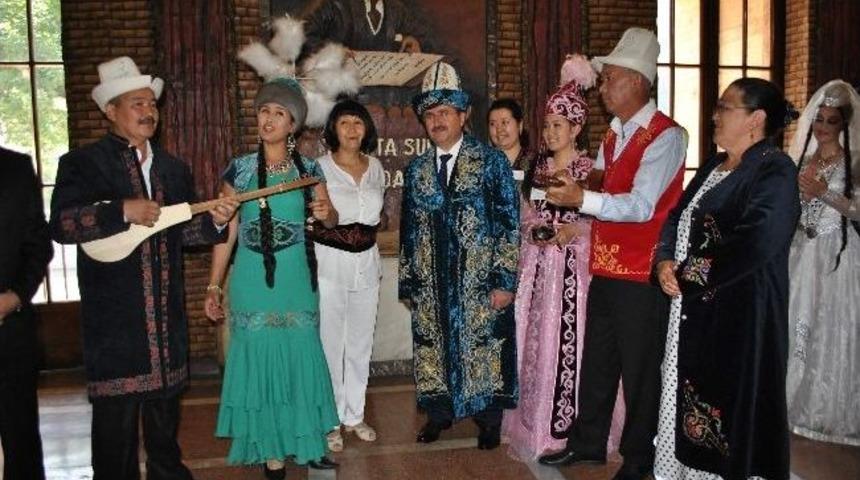 Festivalin Renkli Konuklarından Vali &Ouml;z&rsquo;e Ziyaret