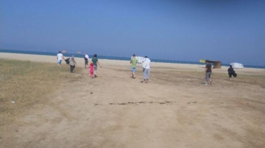 Enez Sahilinde G&ouml;n&uuml;ll&uuml; Temizlik