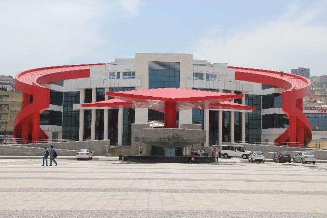 Başkan Gen&ccedil;, Ay-yıldızlı Hizmet Binasını Tanıttı