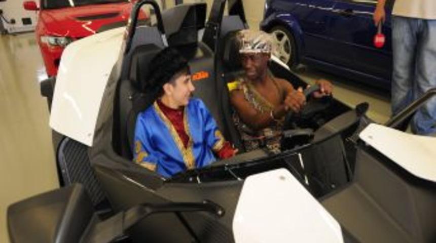 Olimpiyat &Ccedil;ocuklarının L&uuml;ks Ara&ccedil; Keyfi