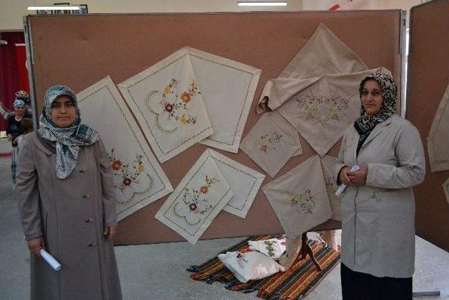 Kabad&uuml;z Hem&rsquo;de Yıl Sonu Sergisi 2