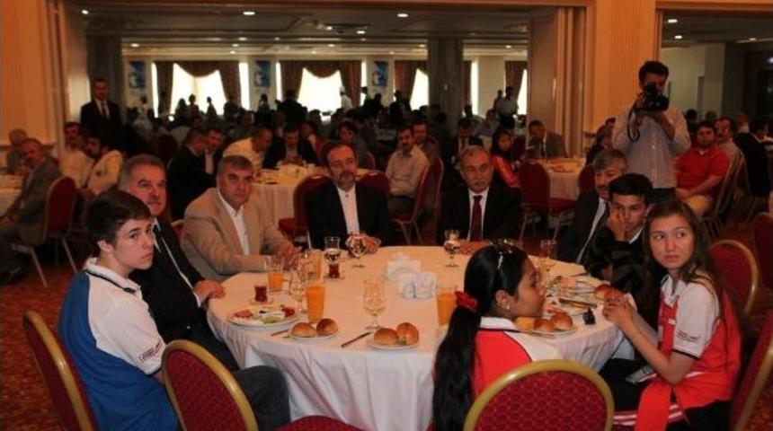 Yabancı &Ouml;ğrenciler Kahvaltıda Ağırlandı