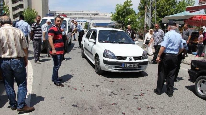 Otomobilin &Ccedil;arptığı Kadın Hastanelik Oldu