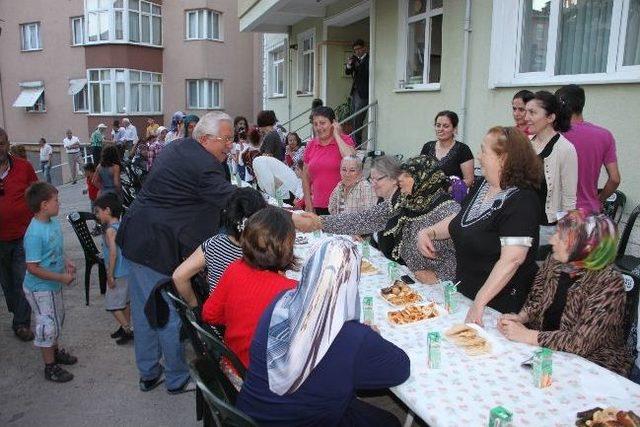 Posbıyık Kirmanlı’da Çiçeklerle Karşılandı