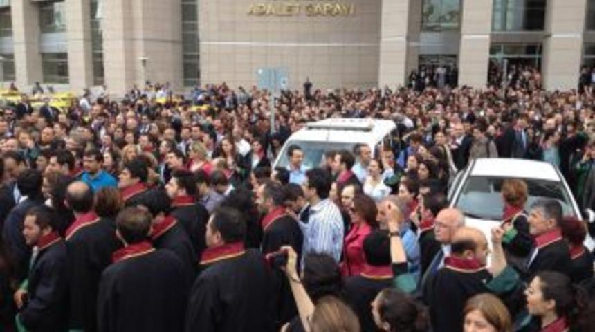Avukatlardan Gazetecilere Hakaret