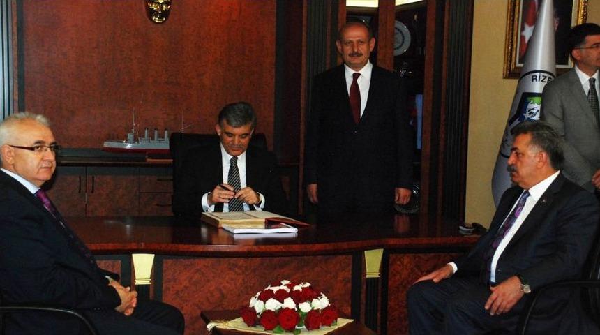 Cumhurbaşkanı G&uuml;l, Rize Belediyesi'ni Ziyaret Etti