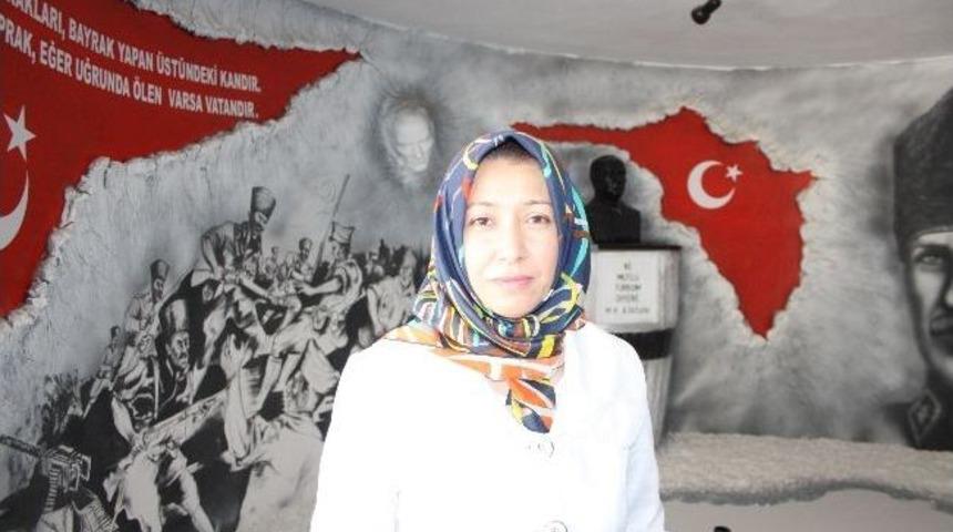 Karanlık &Uuml;lkeye Beyaz Bir Kelebek...