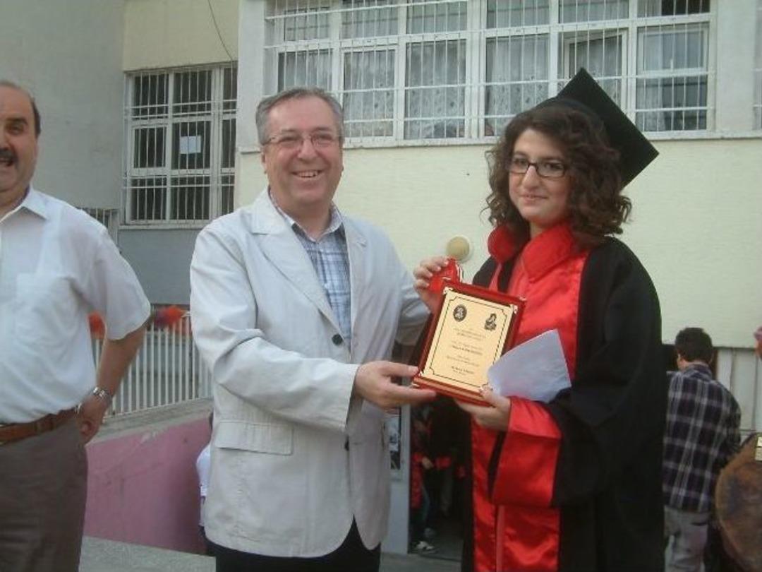 Burhaniye Lisesi&rsquo;nde Mezuniyet Coşkusu