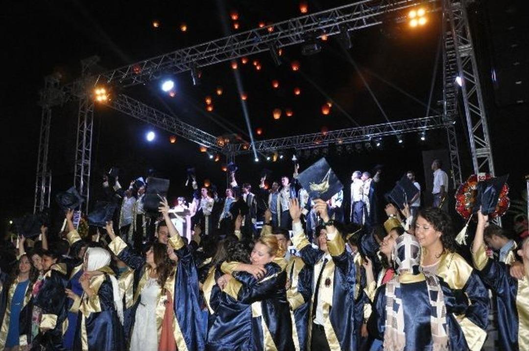 Soma Meslek Y&uuml;ksek Okulu'nda Mezuniyet T&ouml;reni