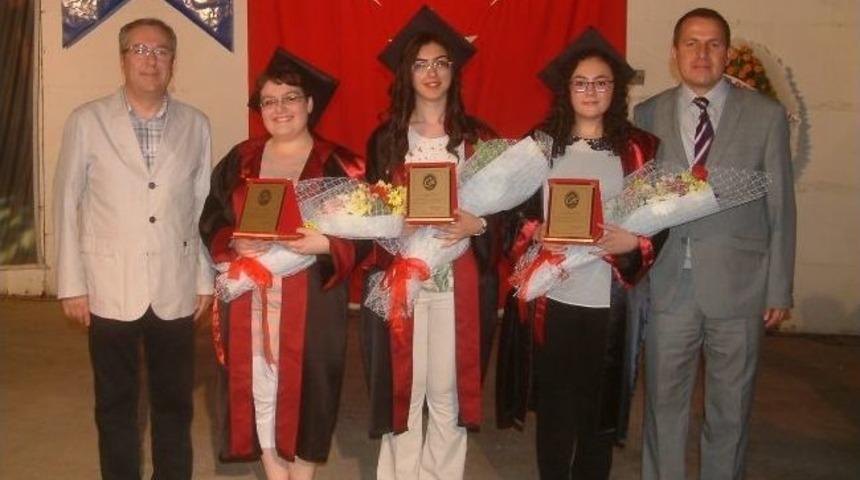 Burhaniye Celal Toraman&rsquo;da Mezuniyet Coşkusu