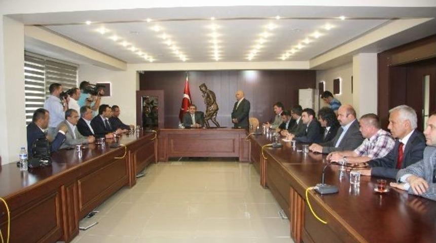 Karab&uuml;k Tso Y&ouml;netiminden Valiye &ldquo;s&ouml;z&rdquo; Plaketi