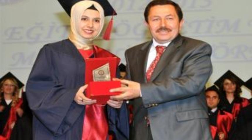 AK&Uuml;&rsquo;de 66 Doktor Adayı Mezuniyet Heyecanı Yaşadı