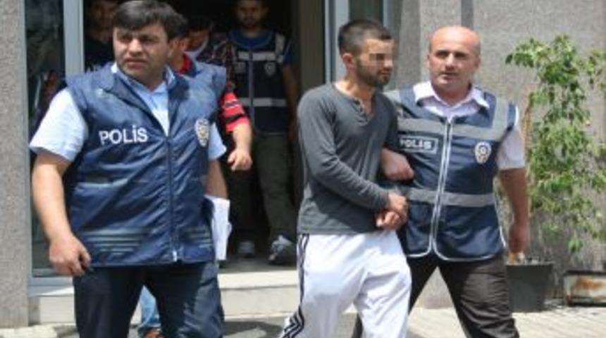 Eylemcilerin AK Parti binasını kundaklama anı kameralara yansıdı