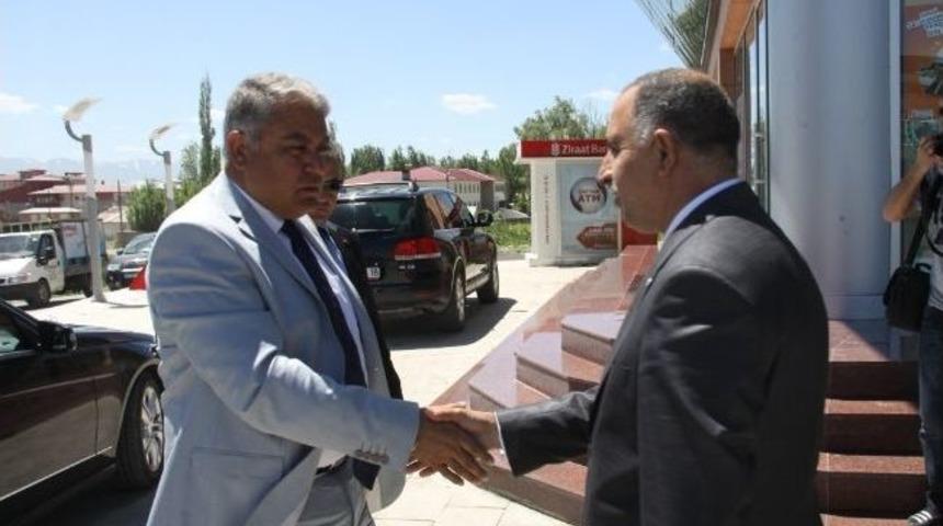 Vali Tekinarslan Ticaret Ve Sanayi Odasını Ziyaret Etti