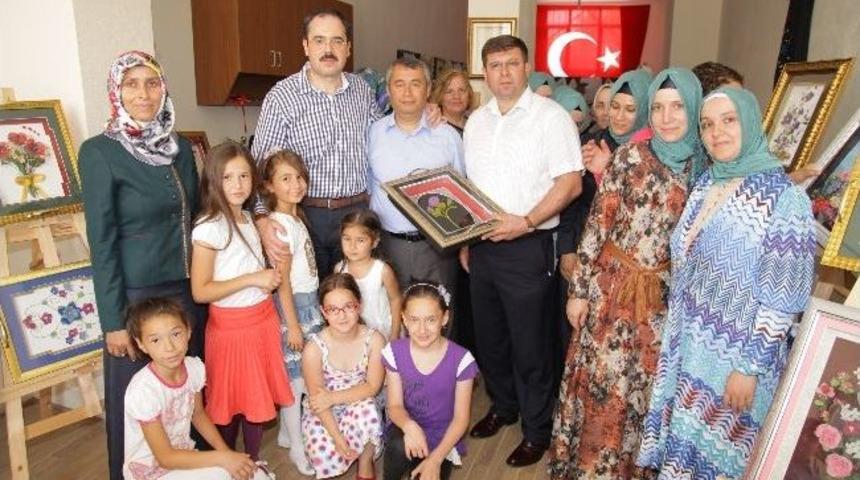 Yenik&ouml;y&rsquo;de Yıl Sonu Sergisi A&ccedil;ıldı