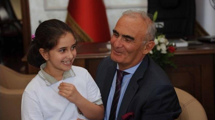 Gazeteci B&uuml;y&uuml;klerini Aratmadılar