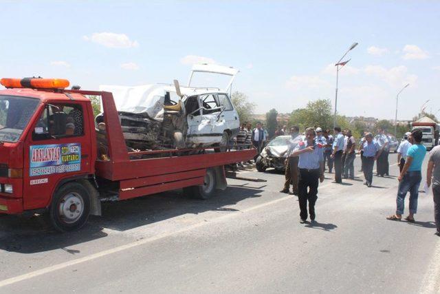 Birecik Köprüsü'nde Kaza: 3 Yaralı