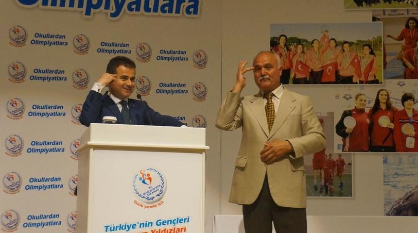 Nabi Avcı Ile Suat Kılı&ccedil;, Şampiyonları &Ouml;d&uuml;llendirdi