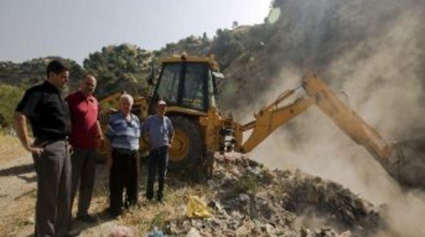Aydın belediyesi k&ouml;ylerdeki &ccedil;&ouml;p havzalarını temizliyor