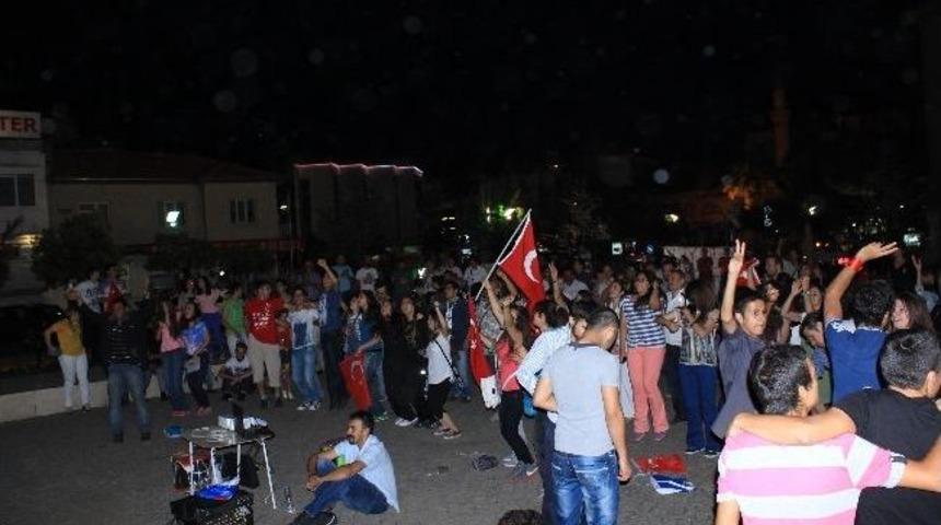 Salihli&rsquo;de Eylemcileri Taksim G&uuml;nl&uuml;kleri&rsquo;ni İzledi