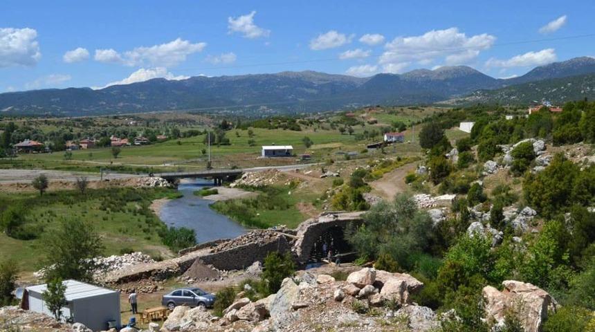 Antalya Yolundaki Tarihi Urluca K&ouml;pr&uuml;s&uuml; Restore Ediliyor