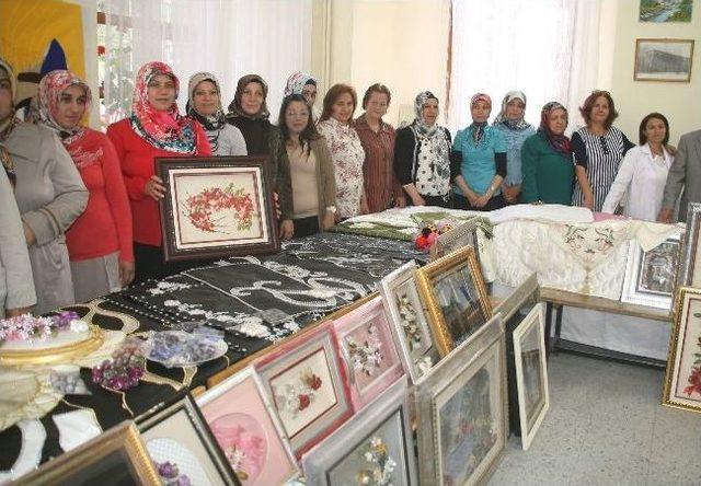 Yozgat’ta Ev Hanımları İpek Böceği Kozasına Şekil Veriyor 1