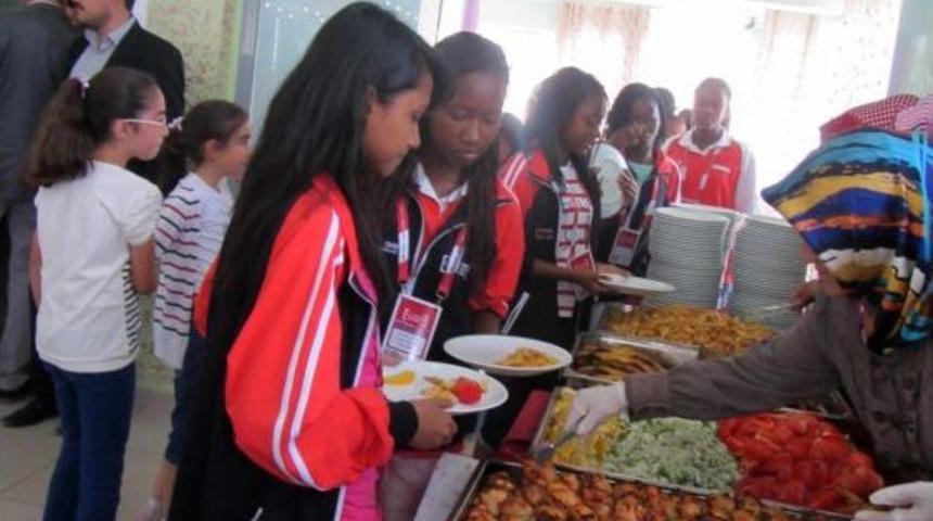 T&uuml;rk&ccedil;enin &Ccedil;ocukları Erciş'te Ağırlandı