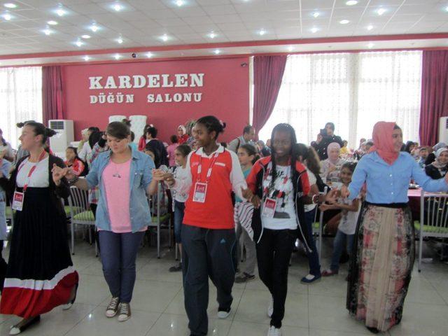 T&uuml;rk&ccedil;enin &Ccedil;ocukları Erciş te Ağırlandı 1